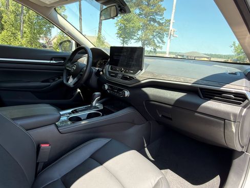Used 2025 Nissan Altima 2.5 SL FWD image 14