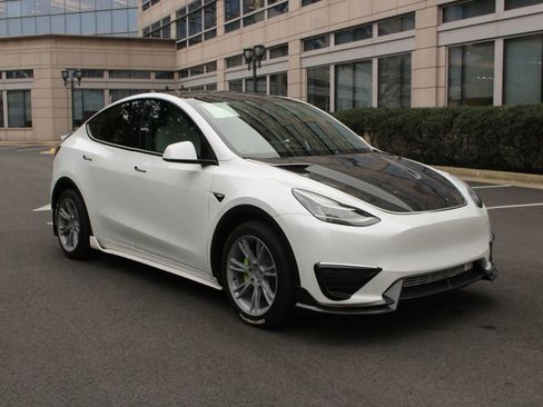 Used 2021 Tesla Model Y Long Range AWD/4WD image 1