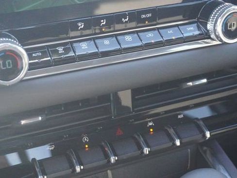 New 2025 GMC Canyon Elevation w/ Convenience Package image 26