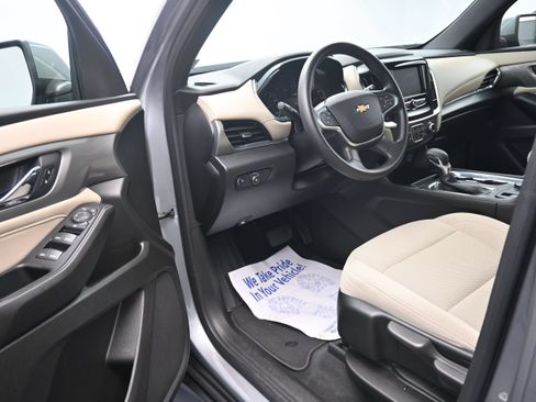 Used 2023 Chevrolet Traverse LS w/ Safety Package FWD image 9