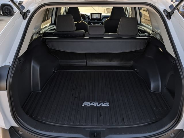 Used 2024 Toyota RAV4 LE AWD/4WD image 25