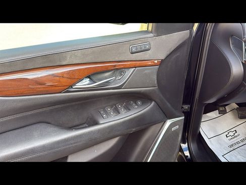 Used 2018 Cadillac Escalade Luxury image 7