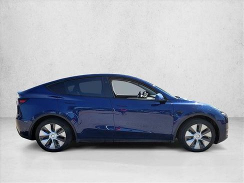 Used 2024 Tesla Model Y 2WD image 4