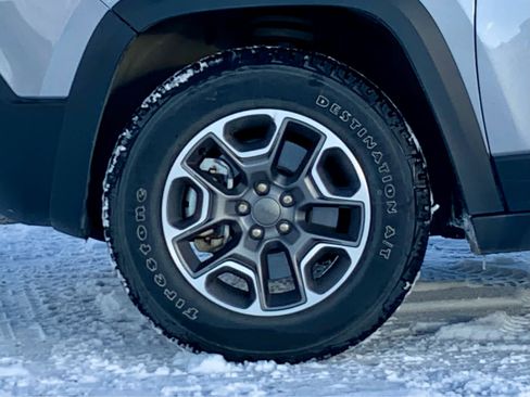 Used 2021 Jeep Cherokee Trailhawk w/ Comfort/Convenience Group image 15