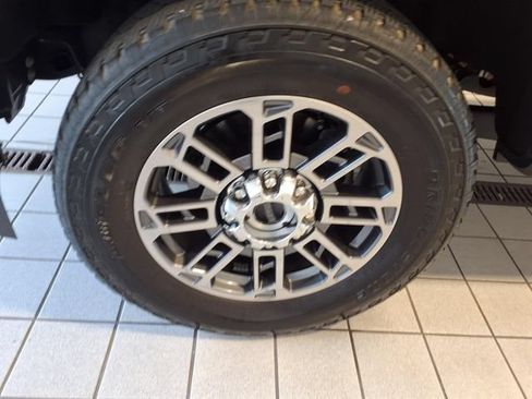 Used 2025 Ford F350 Platinum w/ Platinum Plus Package AWD/4WD image 5
