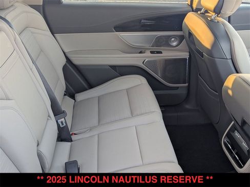 Used 2025 Lincoln Nautilus Reserve image 32