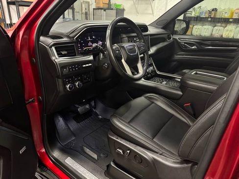 Used 2022 GMC Yukon XL Denali w/ Denali Premium Package image 17