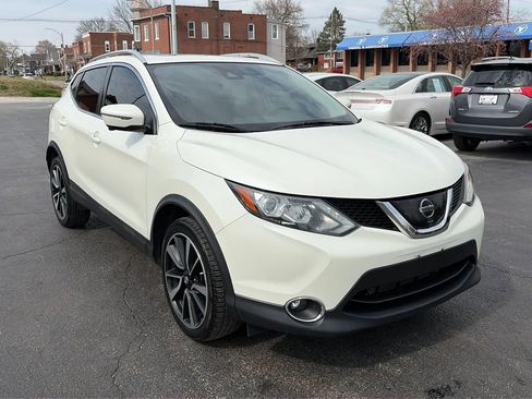 Used 2017 Nissan Rogue Sport SL w/ SL Premium Package image 3