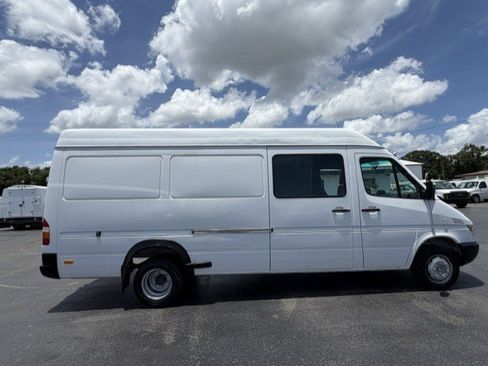Used 2005 Freightliner Sprinter 3500 RWD image 4