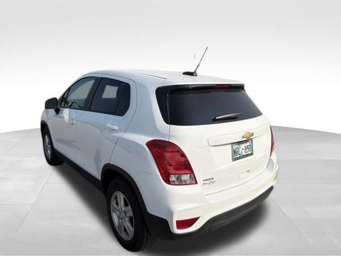 Used 2022 Chevrolet Trax LS w/ Tint and Cruise Package FWD image 5
