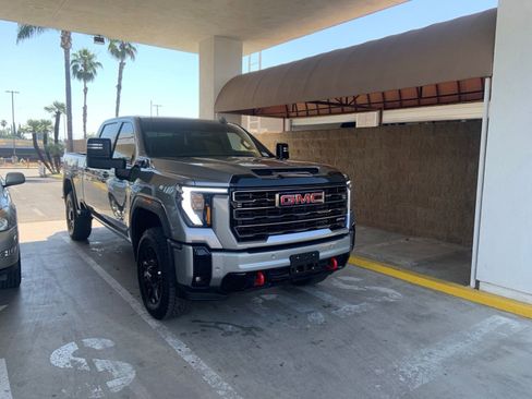 Used 2025 GMC Sierra 2500 AT4 AWD/4WD image 5