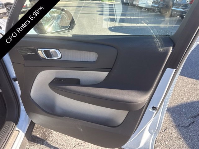 Certified 2024 Volvo XC40 B5 Plus w/ Climate Package AWD/4WD image 4