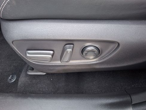 Used 2020 Toyota RAV4 Limited AWD/4WD image 16