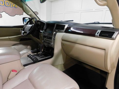 Used 2013 Lexus LX 570 4WD w/ Luxury Pkg w/Pre-crash image 95