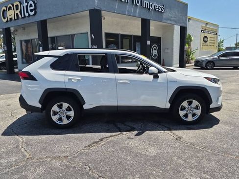 Used 2021 Toyota RAV4 XLE AWD/4WD image 4