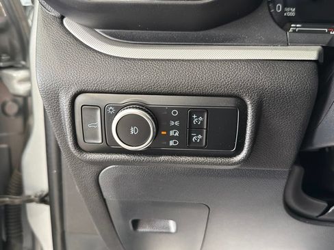 Used 2023 Ford Explorer XLT w/ XLT Sport Appearance Package AWD/4WD image 19