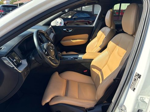 Used 2019 Volvo XC60 T5 Inscription FWD image 5