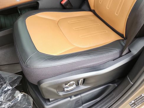 Used 2024 Land Rover Defender 130 X image 9