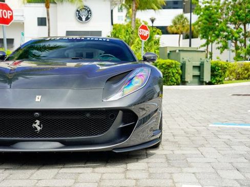 Used 2020 Ferrari 812 Superfast RWD image 8