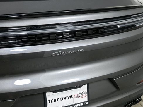 Certified 2025 Porsche Cayenne Coupe image 37