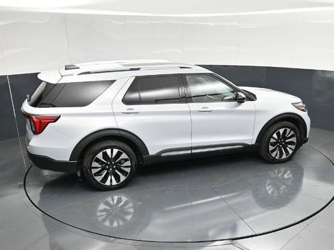 Certified 2025 Ford Explorer Platinum w/ LUX Leather Package AWD/4WD image 40