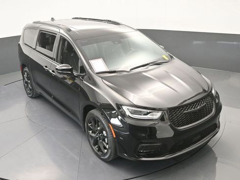 Used 2024 Chrysler Pacifica Limited w/ S Appearance Package image 64