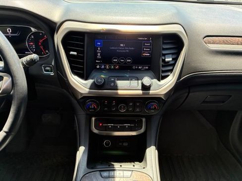 Used 2021 GMC Acadia Denali w/ Denali Technology Package FWD image 16