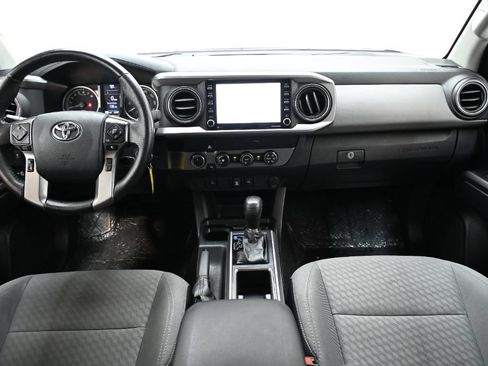 Used 2020 Toyota Tacoma SR5 AWD/4WD image 25