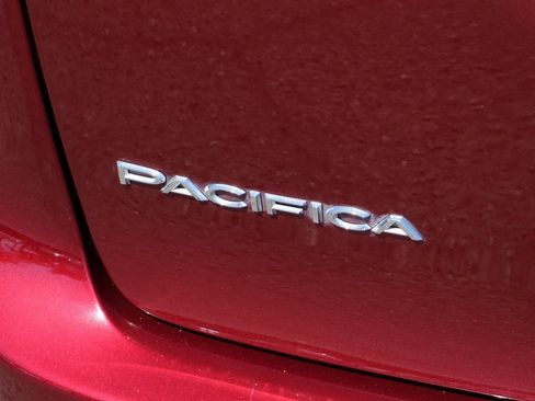 Used 2021 Chrysler Pacifica Touring w/ Uconnect Theater Family Group image 47