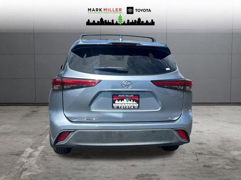 Used 2021 Toyota Highlander XLE FWD image 4