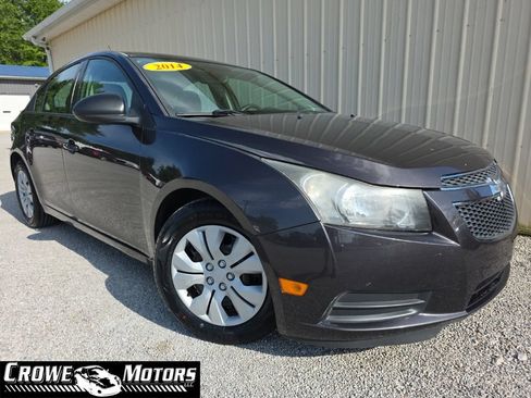 Used 2014 Chevrolet Cruze LS FWD image 1