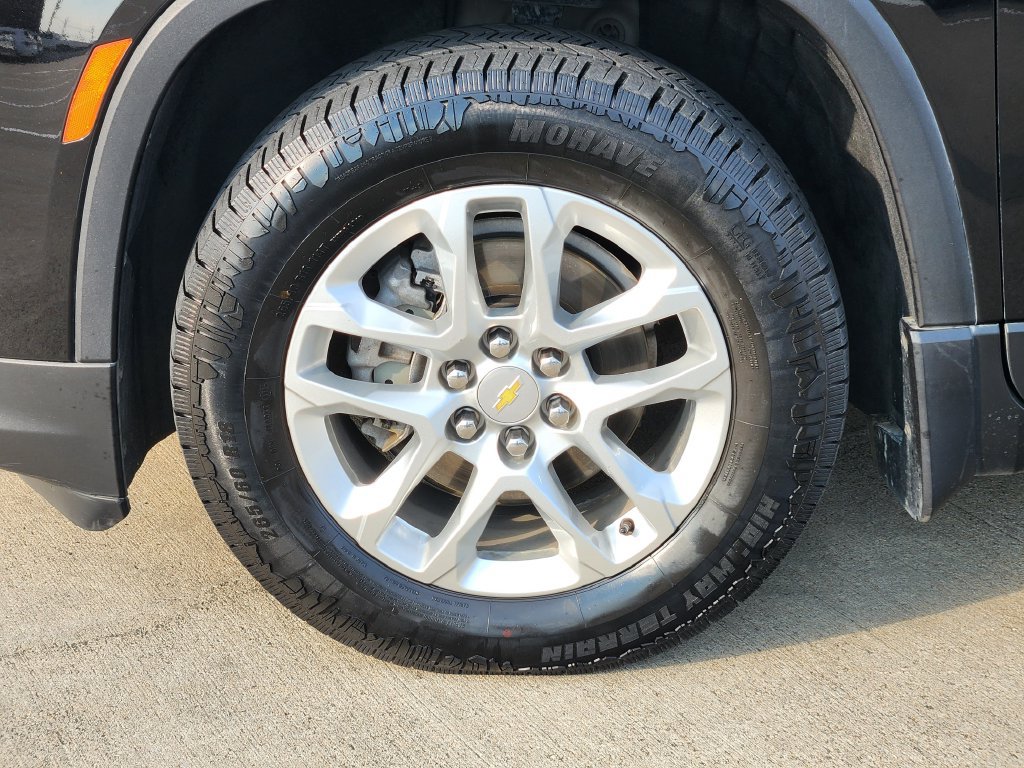 Used 2023 Chevrolet Traverse LS w/ Safety Package FWD image 10