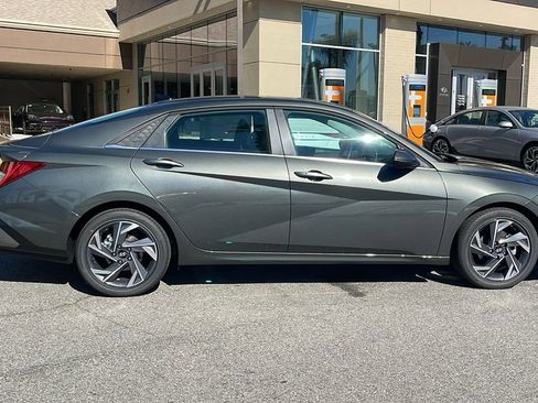 New 2026 Hyundai Elantra Limited image 3