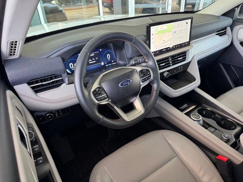 Used 2025 Ford Explorer Active w/ Active Comfort Package AWD/4WD image 3
