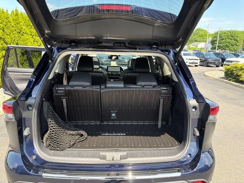 Used 2025 Toyota Highlander Platinum AWD/4WD image 19