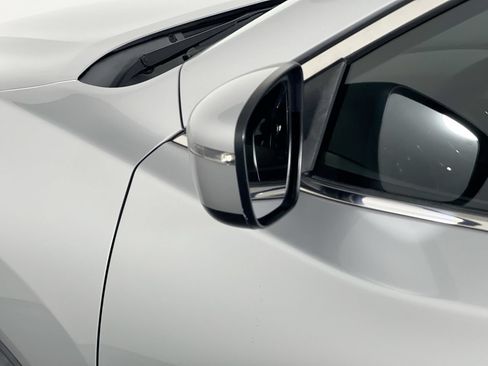 Used 2018 Nissan Rogue SV FWD image 6