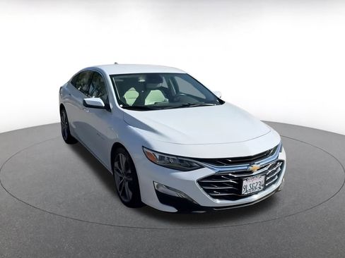Used 2024 Chevrolet Malibu LT image 3