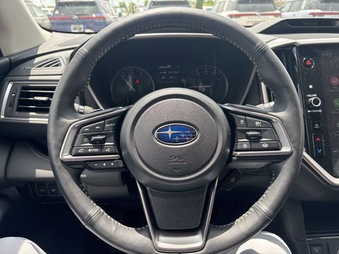 Used 2025 Subaru Ascent Limited AWD/4WD image 2