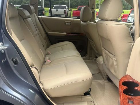 Used 2005 Toyota Highlander Limited w/ Leather Trim Pkg AWD/4WD image 18