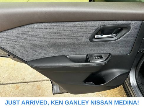 Certified 2023 Nissan Rogue SV FWD image 16