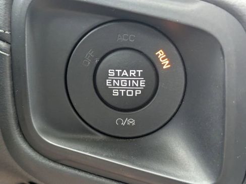 Used 2025 Jeep Wrangler Unlimited Sahara AWD/4WD image 36