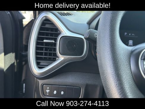 Used 2025 Kia Soul LX w/ LX Technology Package FWD image 19