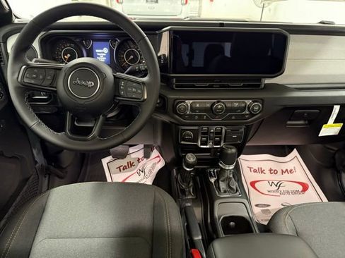 New 2025 Jeep Gladiator Sport image 17