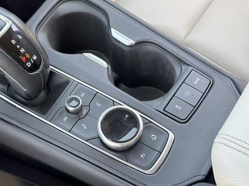 Used 2019 Cadillac XT4 Premium Luxury FWD image 17