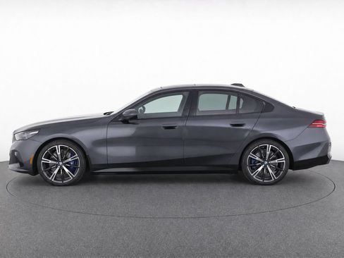 Used 2025 BMW 530i w/ M Sport Package RWD image 6