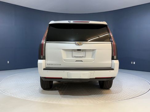 Used 2018 Cadillac Escalade Luxury image 10