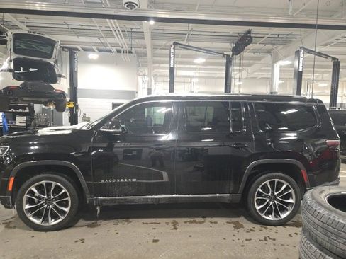 Used 2022 Jeep Wagoneer Series III w/ Premium Group I image 8