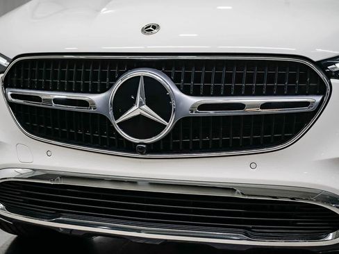 Used 2025 Mercedes-Benz GLC 350e GLC 350e image 8