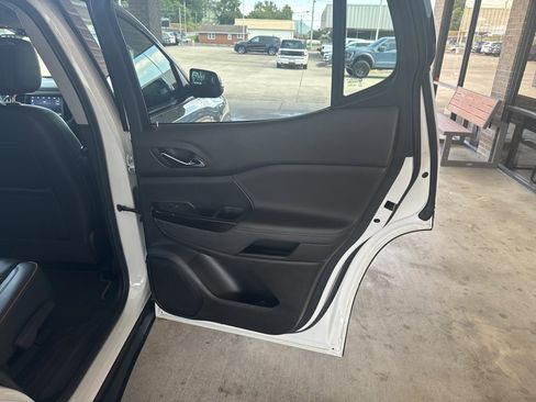 Used 2023 GMC Acadia AT4 w/ Technology Package image 23