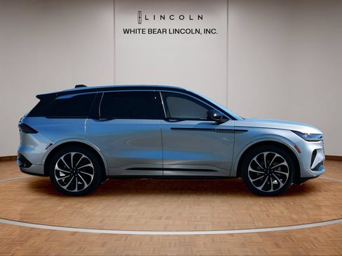 Certified 2025 Lincoln Nautilus Black Label AWD/4WD image 4